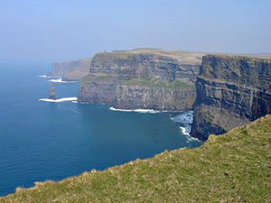 Cliffs of Moher, asi neznmj klify v Irsku, za potpnm pod klify vyplouvme z Doolin