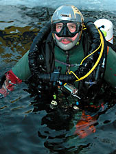 Silva jist s rebreatherem (foto Tom Sldek)